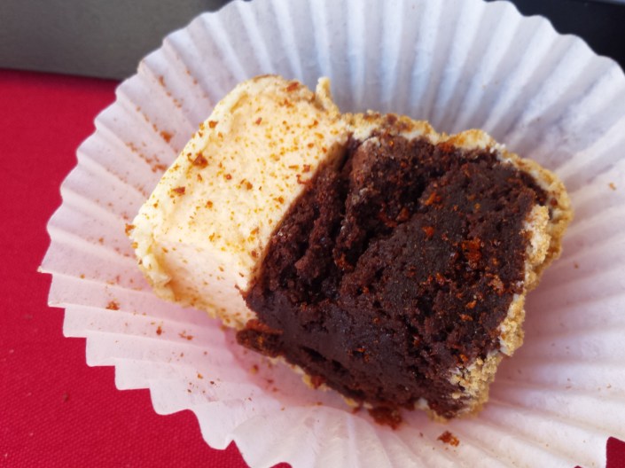 Yup, there is sriracha in there too!