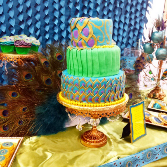 LA Cookie Con Peacock Table